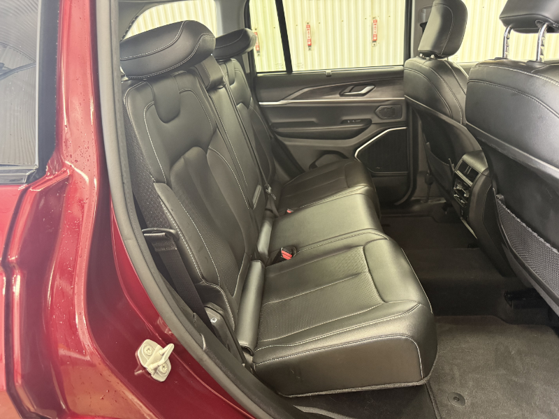 2023 JEEP Grand Cherokee Limited  at Campbell McLennan Killam AB (Image 24/29)