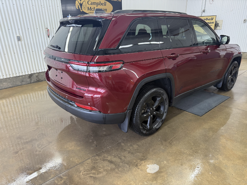 2023 JEEP Grand Cherokee Limited  at Campbell McLennan Killam AB (Image 3/29)