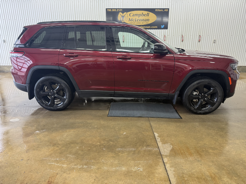 2023 JEEP Grand Cherokee Limited  at Campbell McLennan Killam AB (Image 5/29)