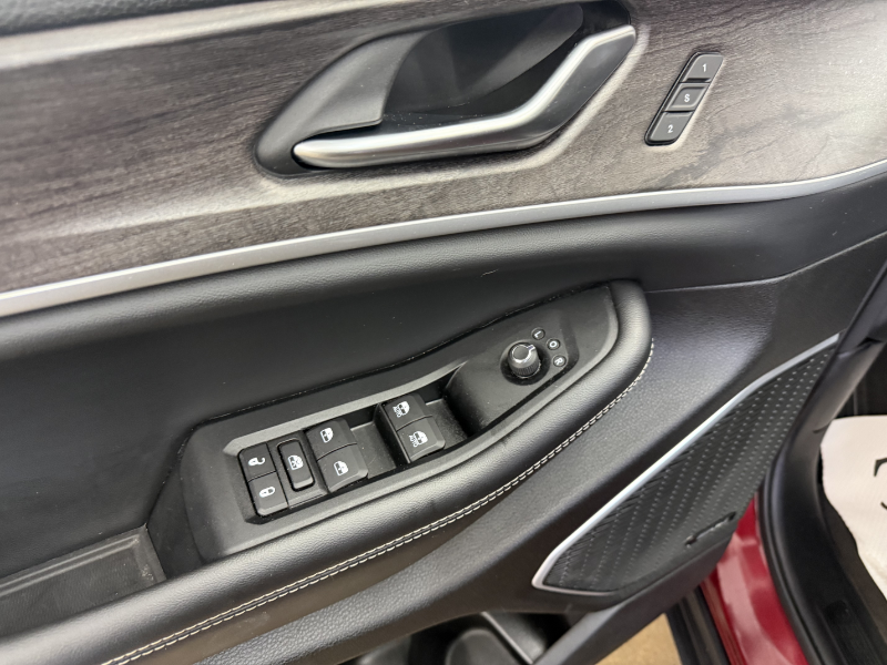 2023 JEEP Grand Cherokee Limited  at Campbell McLennan Killam AB (Image 7/29)