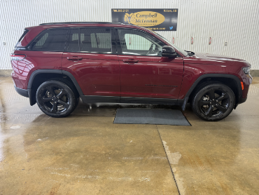 2023 JEEP Grand Cherokee Limited  at Campbell McLennan Killam AB thumbnail 5