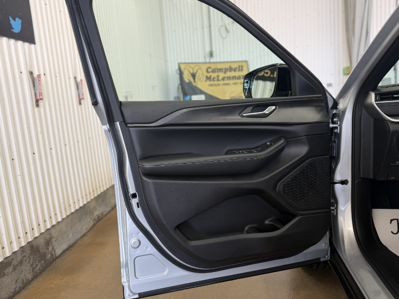 2025 JEEP Grand Cherokee L Altitude at Campbell McLennan Killam AB (Image 6/25)