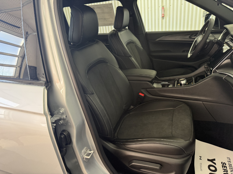 2025 JEEP Grand Cherokee L Altitude at Campbell McLennan Killam AB (Image 18/25)