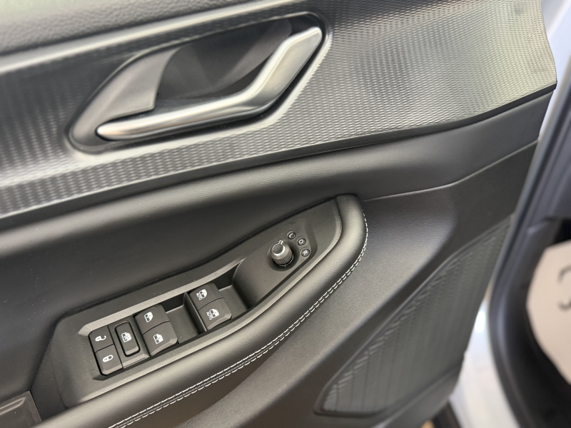 2025 JEEP Grand Cherokee L Altitude at Campbell McLennan Killam AB (Image 7/25)