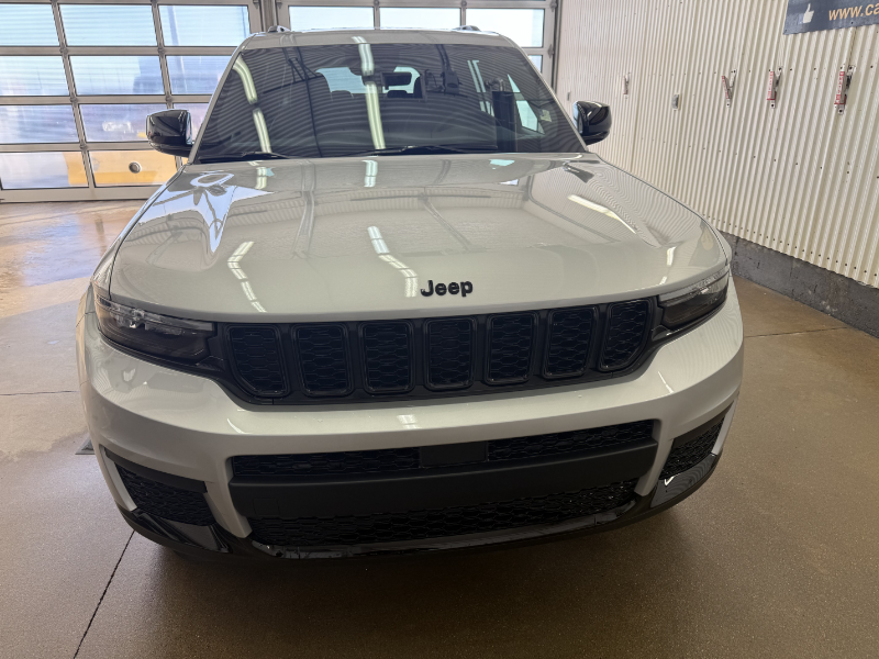 2025 JEEP Grand Cherokee L Altitude at Campbell McLennan Killam AB (Image 2/25)