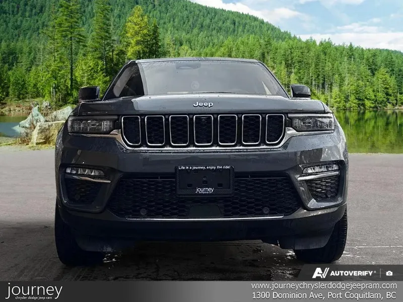 2022 Jeep Grand Cherokee 4xe angle 2