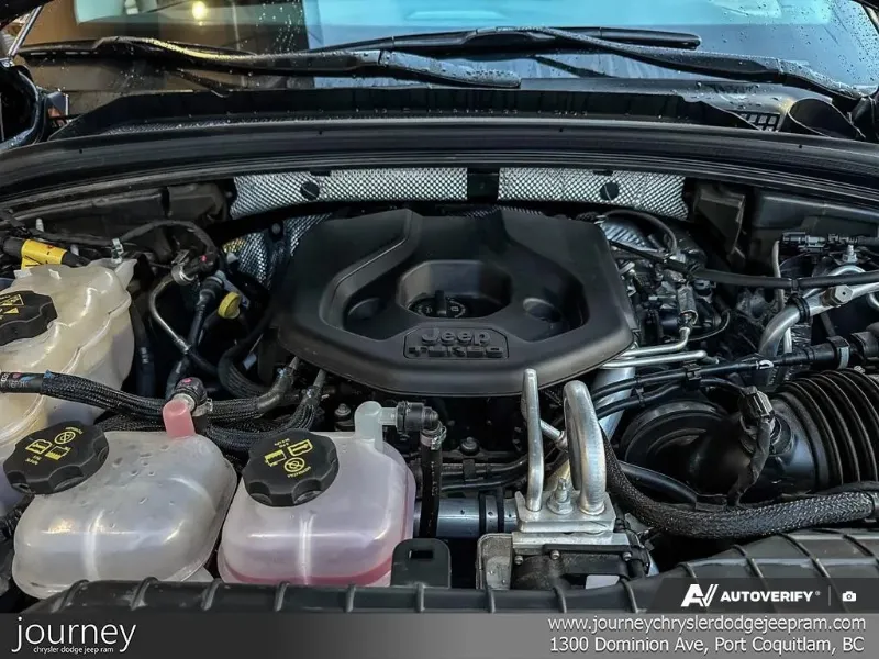 2022 Jeep Grand Cherokee 4xe angle 9