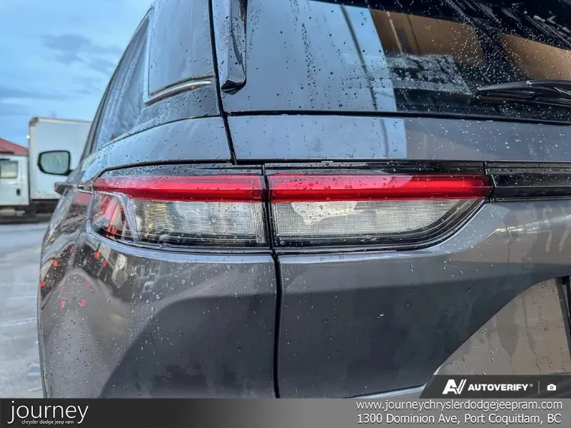2022 Jeep Grand Cherokee 4xe angle 10