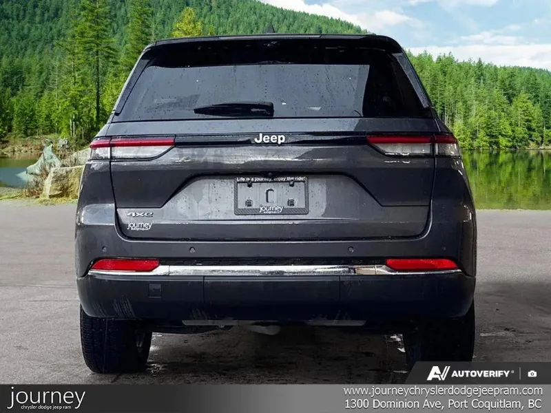 2022 Jeep Grand Cherokee 4xe angle 5