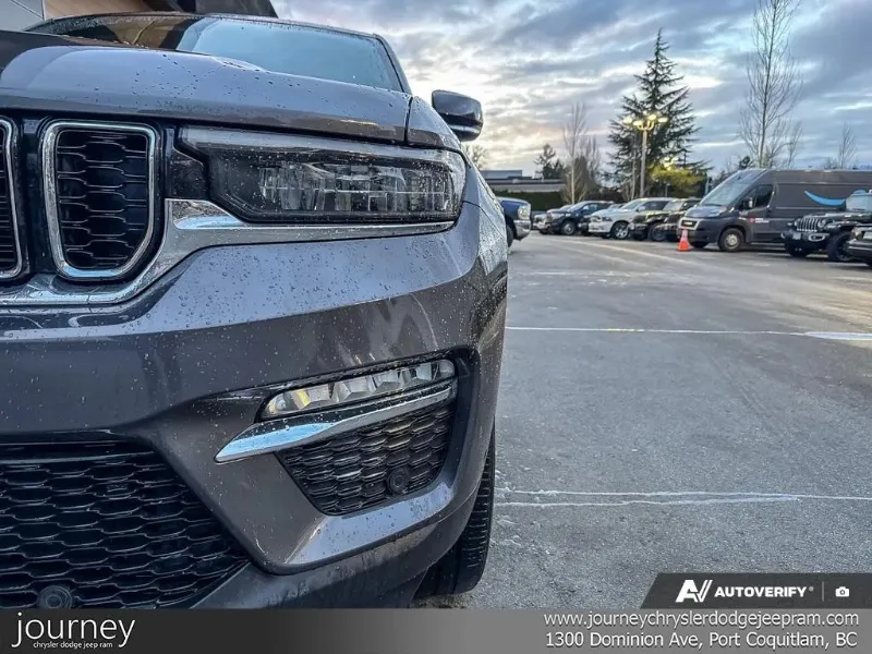 2022 Jeep Grand Cherokee 4xe angle 7
