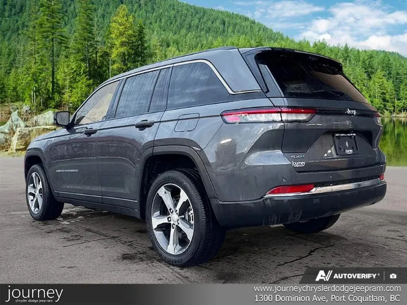 2022 Jeep Grand Cherokee 4xe angle 4