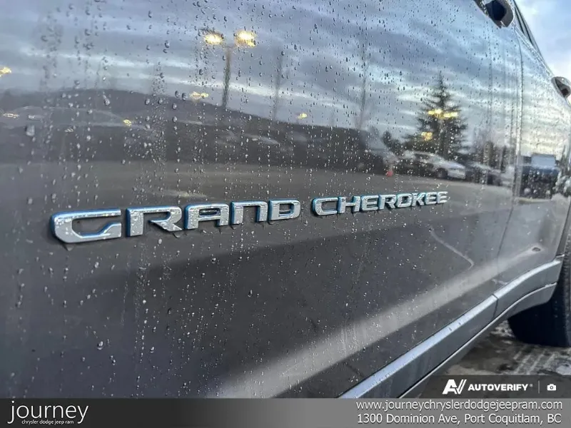 2022 Jeep Grand Cherokee 4xe angle 8