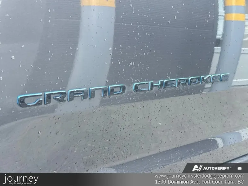 2023 Jeep Grand Cherokee 4xe angle 9