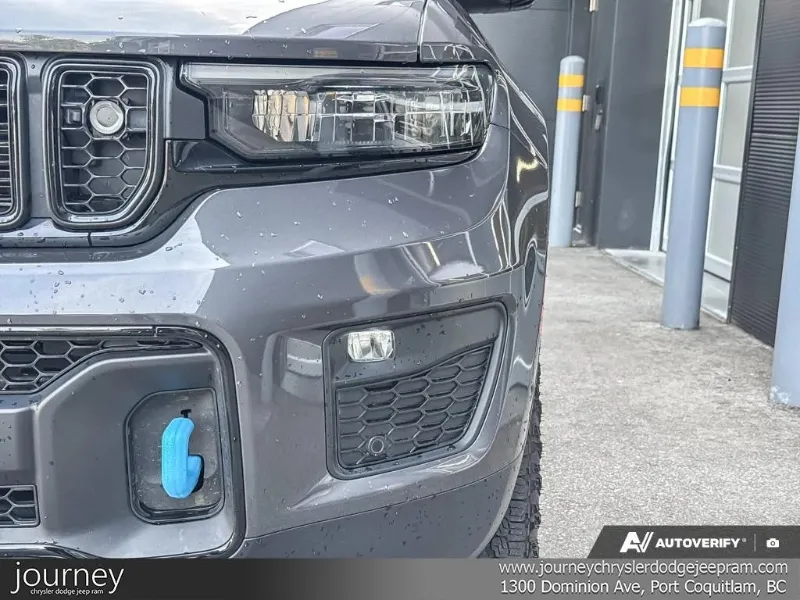 2023 Jeep Grand Cherokee 4xe angle 8