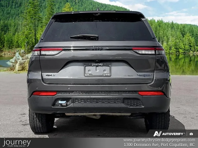 2023 Jeep Grand Cherokee 4xe angle 5