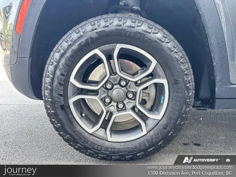 2023 Jeep Grand Cherokee 4xe angle 6