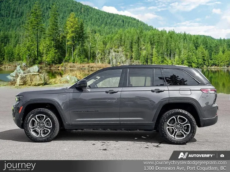 2023 Jeep Grand Cherokee 4xe angle 3