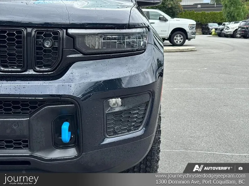 2023 Jeep Grand Cherokee 4xe angle 8