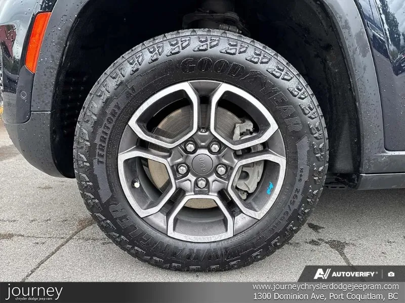 2023 Jeep Grand Cherokee 4xe angle 6
