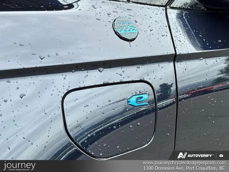 2023 Jeep Grand Cherokee 4xe angle 7