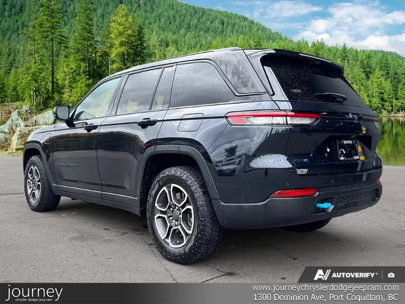 2023 Jeep Grand Cherokee 4xe angle 4