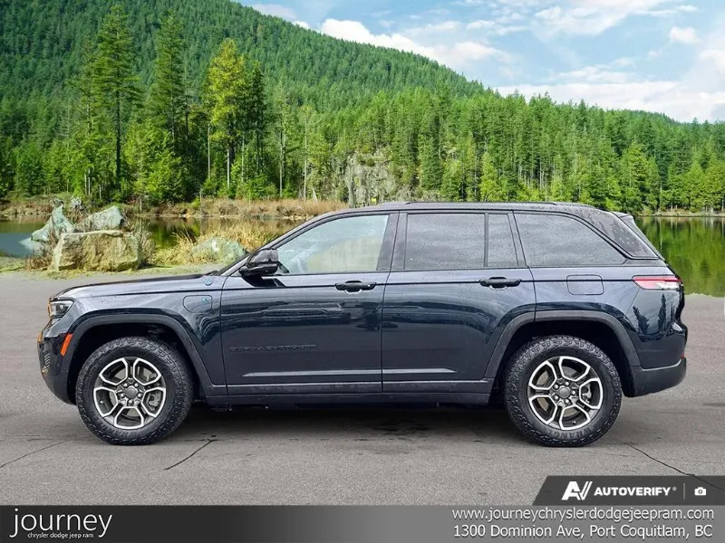 2023 Jeep Grand Cherokee 4xe angle 3