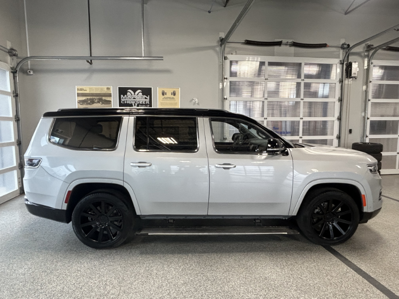 2023 Jeep Grand Wagoneer Series III 4WD