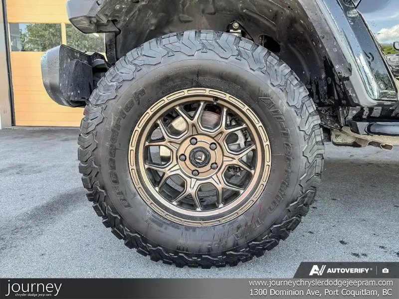 2023 JEEP Gladiator angle 6