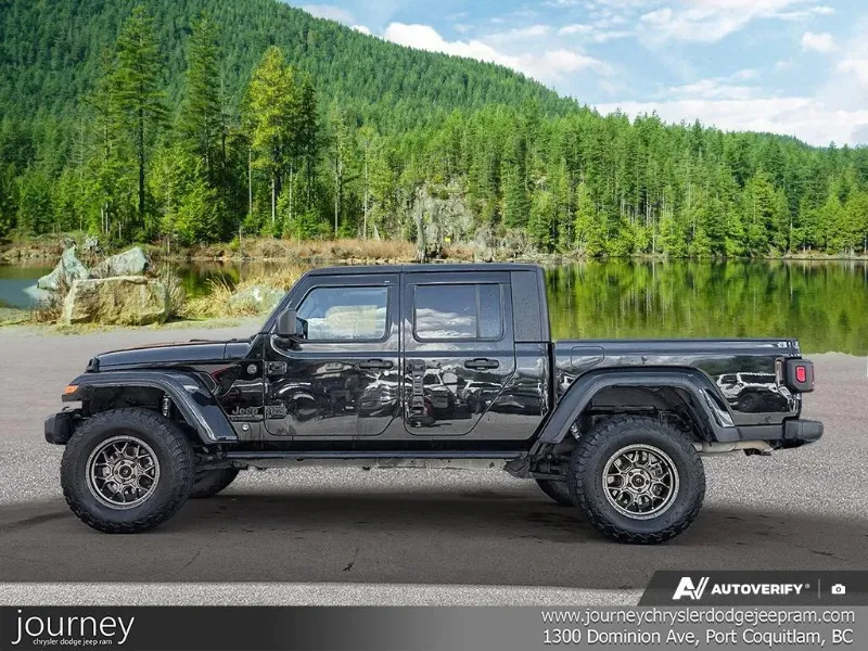 2023 JEEP Gladiator angle 3