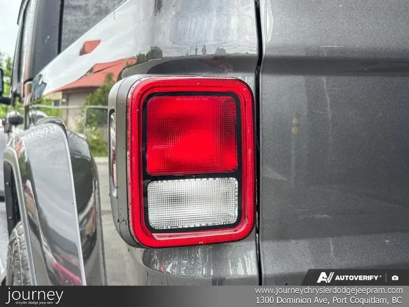 2022 JEEP Gladiator angle 10