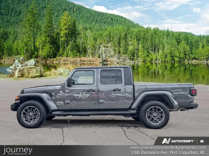 2022 JEEP Gladiator angle 3
