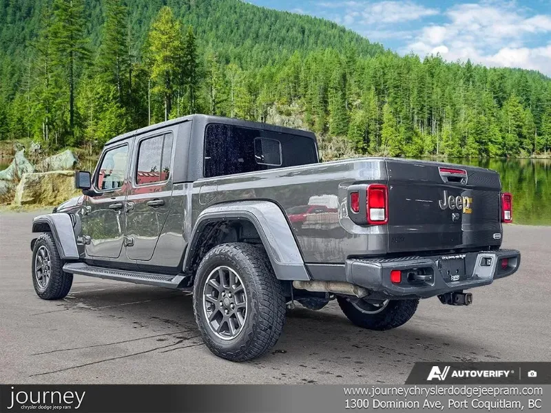 2022 JEEP Gladiator angle 4