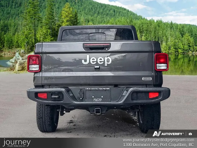 2022 JEEP Gladiator angle 5