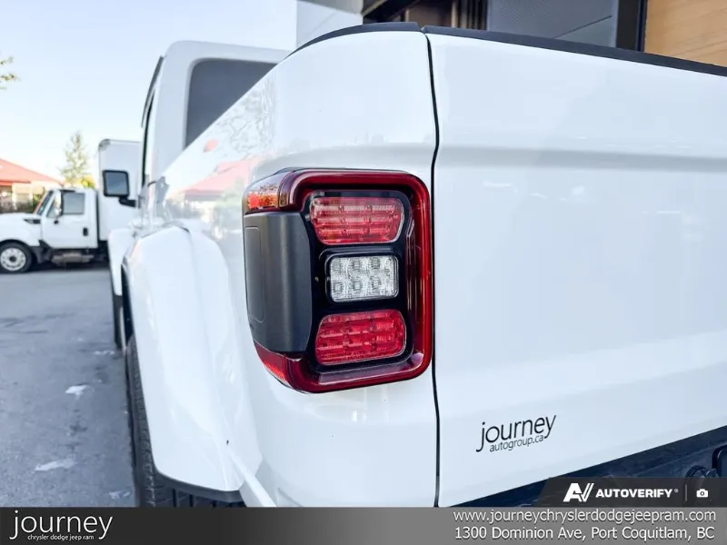 2023 JEEP Gladiator angle 10