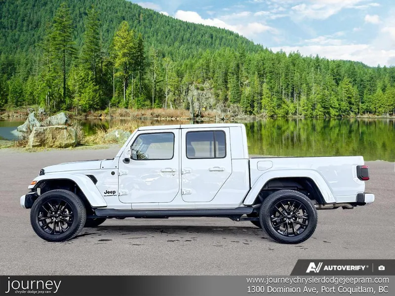 2023 JEEP Gladiator angle 3