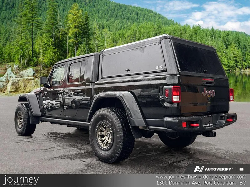 2023 JEEP Gladiator angle 4