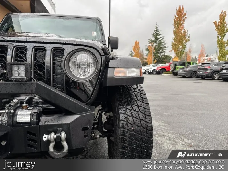 2023 JEEP Gladiator angle 8
