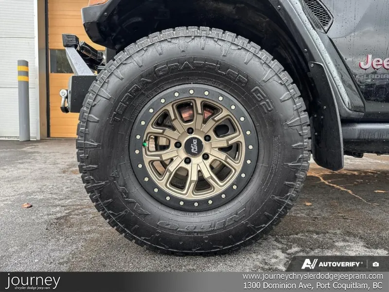 2023 JEEP Gladiator angle 6
