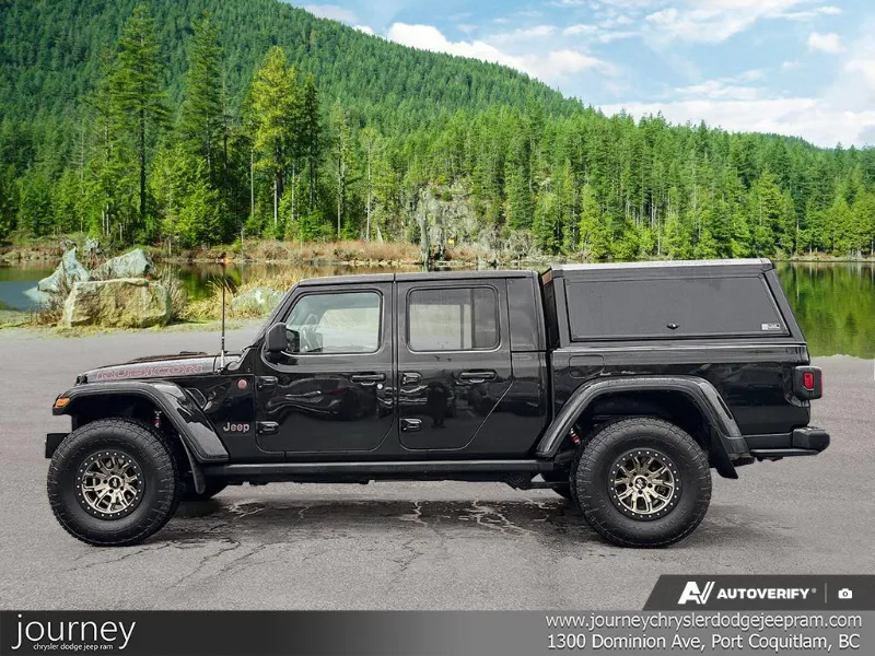 2023 JEEP Gladiator angle 3