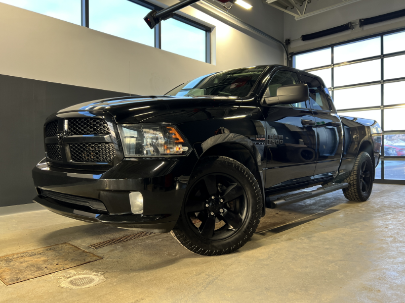 RAM 1500 Classic Express Quad Cab 4WD 2022