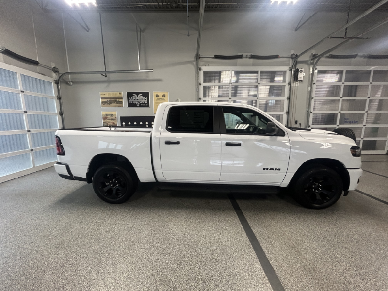 2027 RAM 1500 Express Crew Cab 4WD