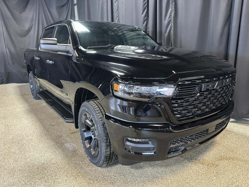 RAM 1500 Express Crew Cab 4WD 2026