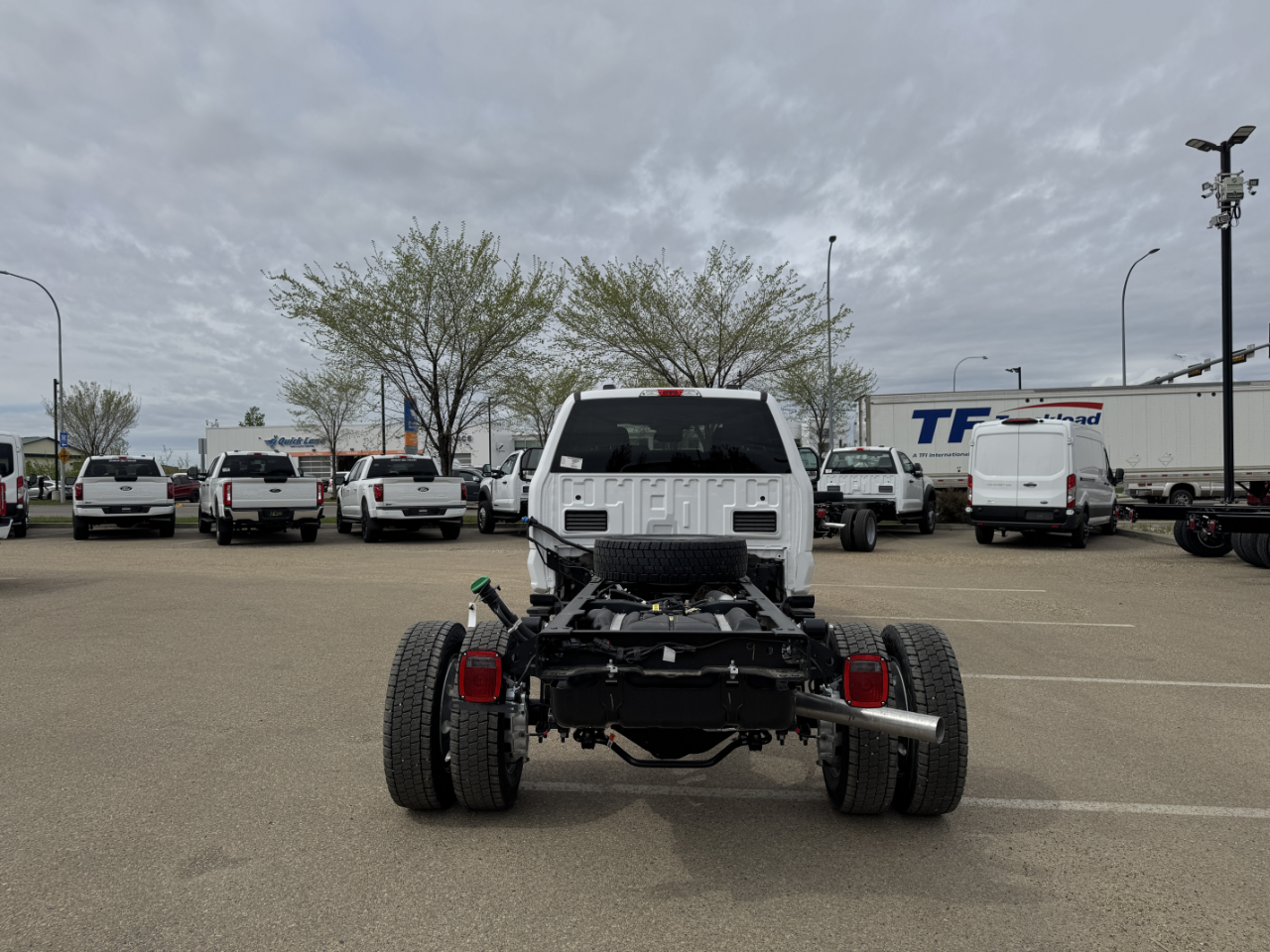 2025 Ford F-550 XLT photo 3