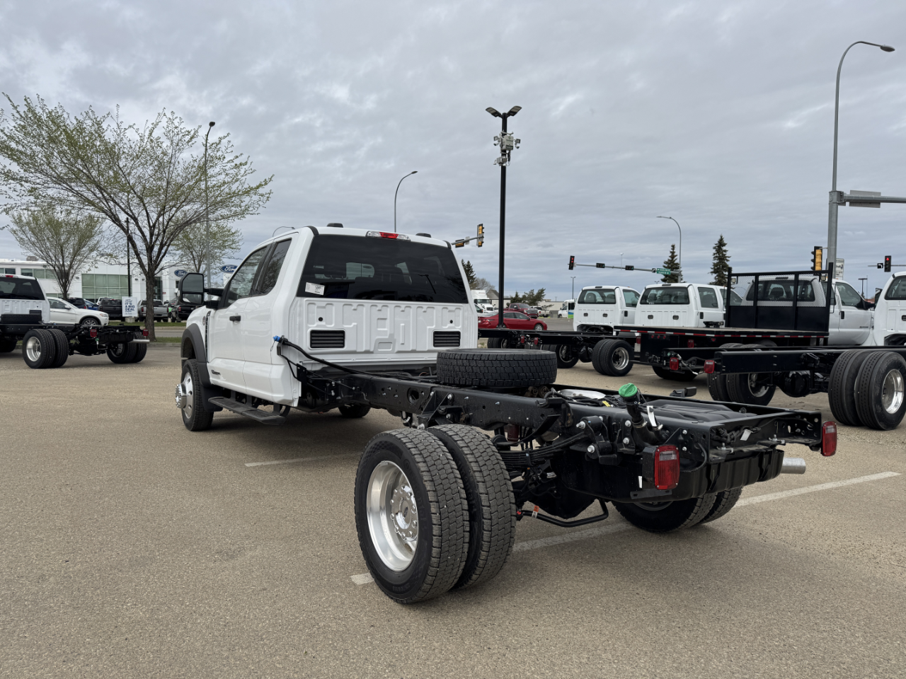 2025 Ford F-550 XLT photo 2