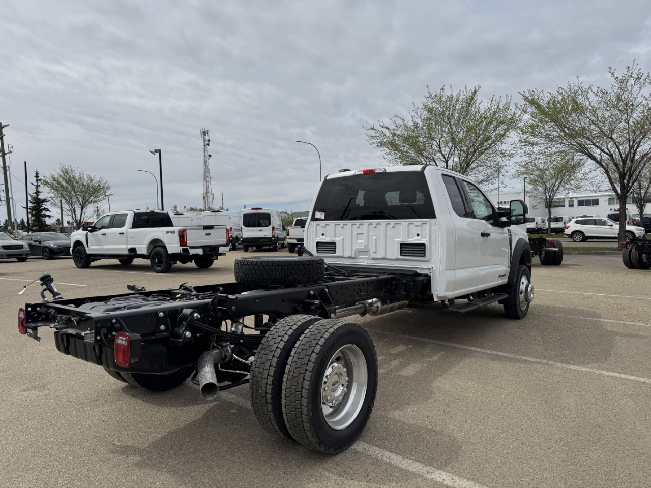 2025 Ford F-550 XLT photo 4