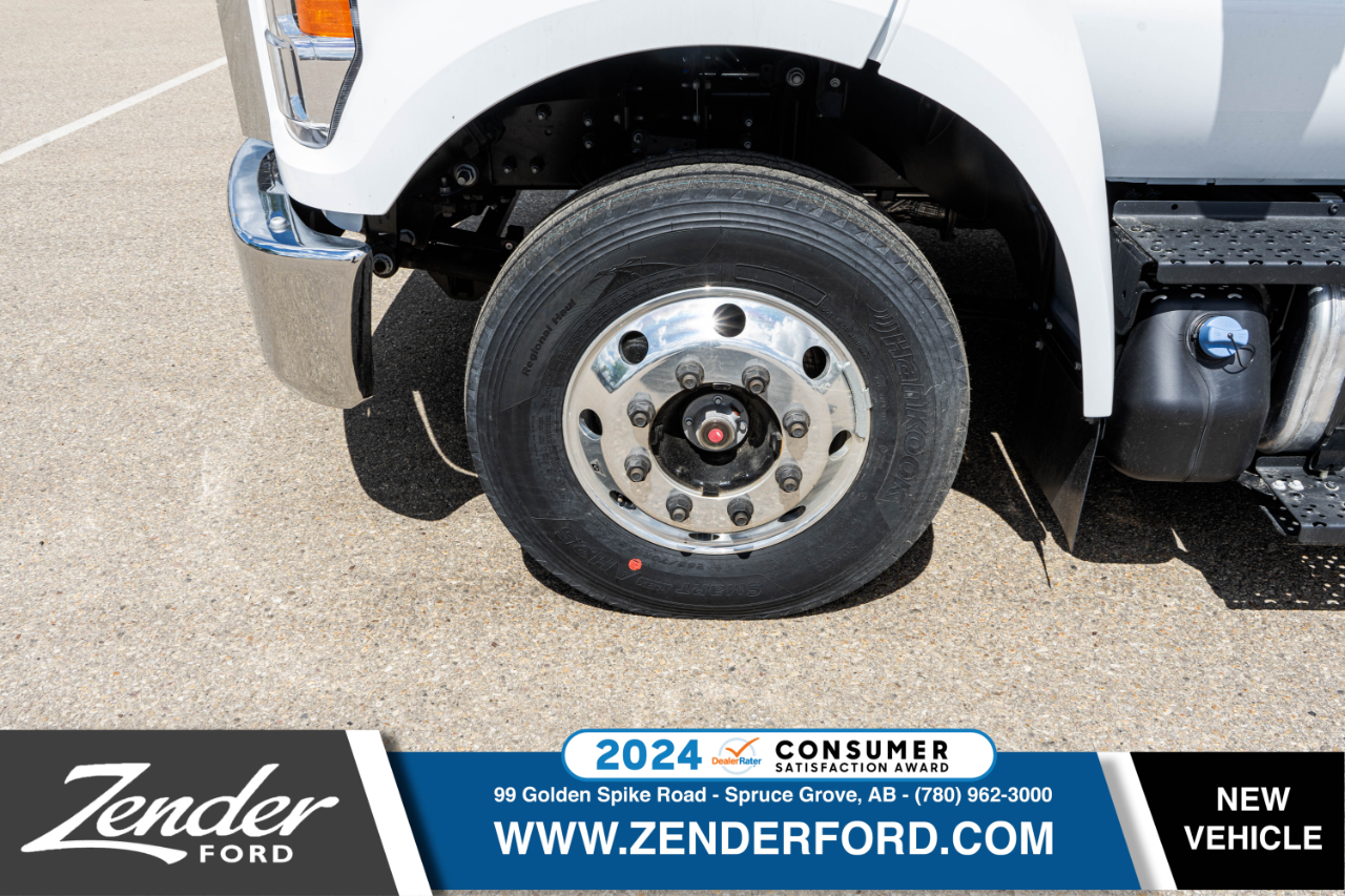 2025 Ford F-650 SuperCab Base photo 4