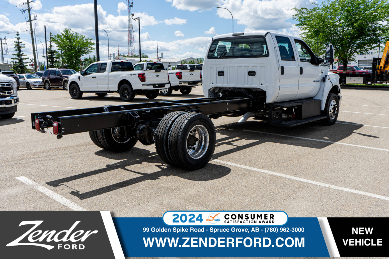2025 Ford F-650 SuperCab Base photo 2