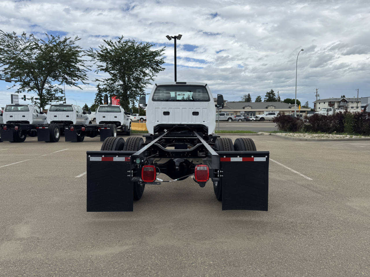 2026 Ford F-650 photo 2