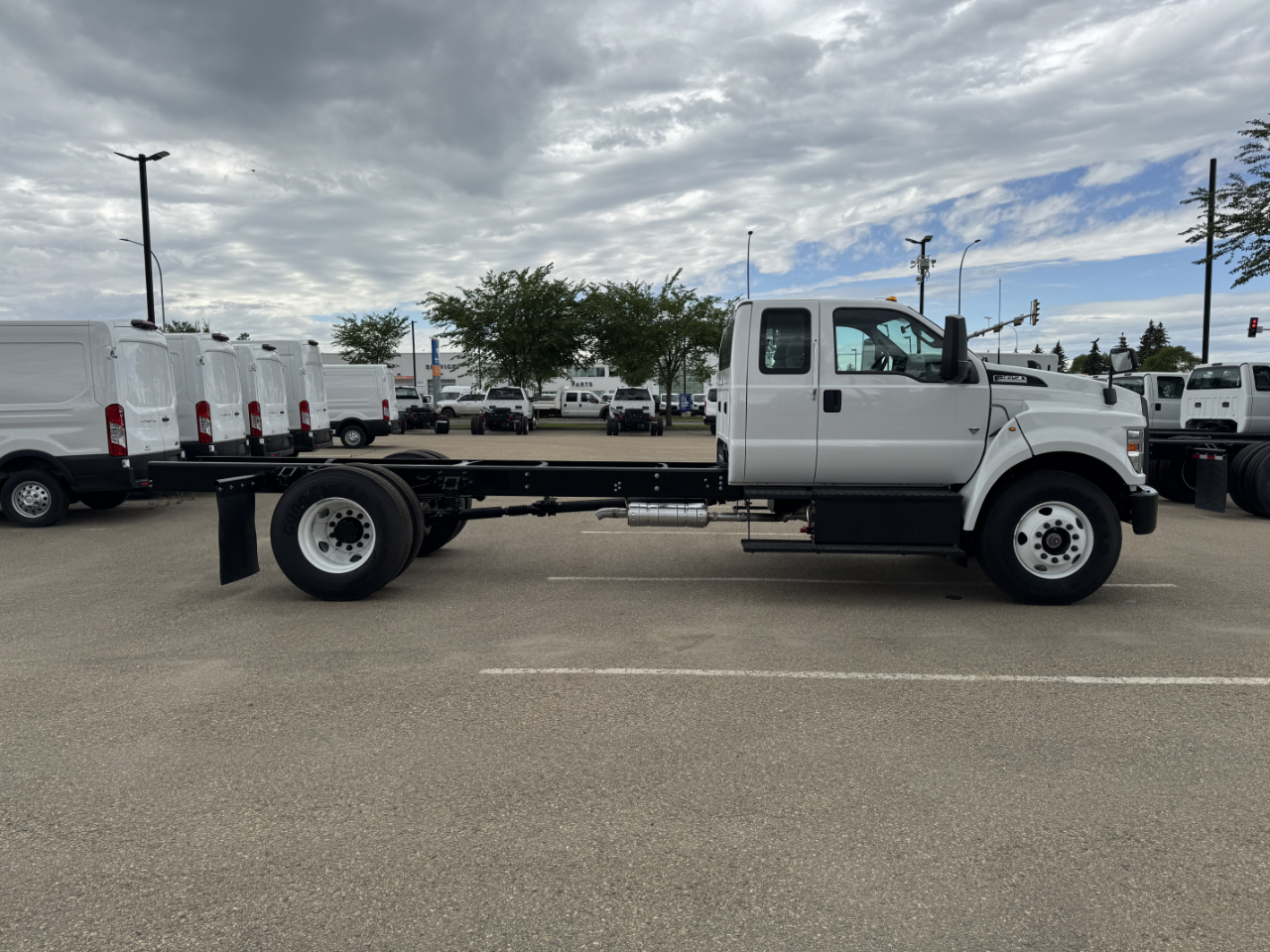 2026 Ford F-650 photo 4