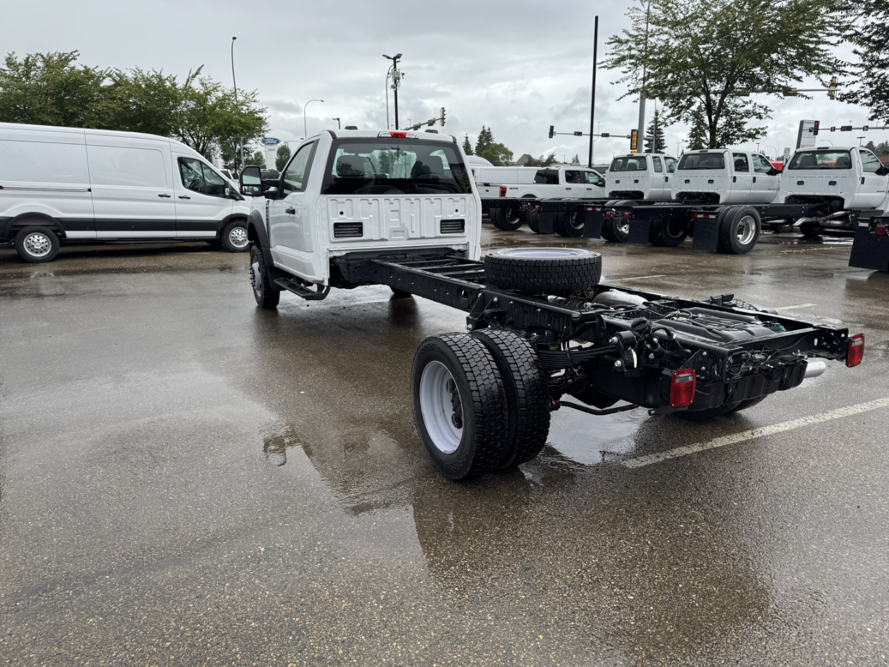 2025 Ford F-550 XL photo 2